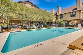 Austin Condo w/ Pool Access: 5 Mi to Downtown!