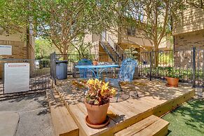 Austin Condo w/ Pool Access: 5 Mi to Downtown!