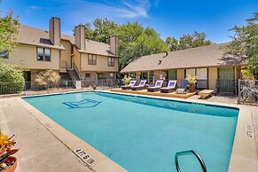 Austin Condo w/ Pool Access: 5 Mi to Downtown!