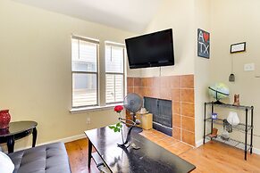 Austin Condo w/ Pool Access: 5 Mi to Downtown!