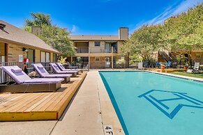 Austin Condo w/ Pool Access: 5 Mi to Downtown!