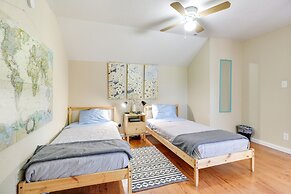 Austin Condo w/ Pool Access: 5 Mi to Downtown!