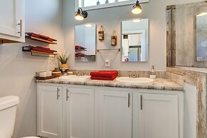 Austin Tiny Home: Fireplace, Shared Pool & Hot Tub