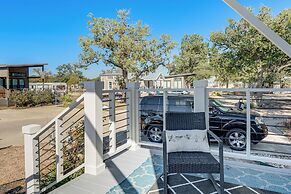 Austin Tiny Home: Fireplace, Shared Pool & Hot Tub