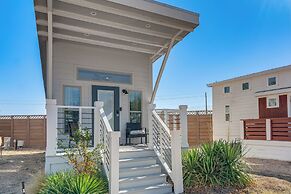 Austin Tiny Home: Fireplace, Shared Pool & Hot Tub