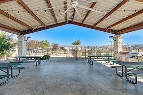 Austin Tiny Home: Fireplace, Shared Pool & Hot Tub