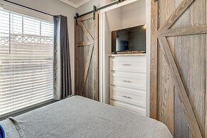 Austin Tiny Home: Fireplace, Shared Pool & Hot Tub