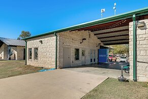 Austin Tiny Home: Fireplace, Shared Pool & Hot Tub