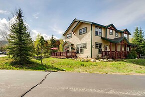 Stunning Dillon Townhome w/ Mtn Views + Fireplace!