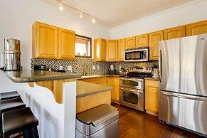 Mtn Views & Fireplace: Stunning Dillon Townhome!