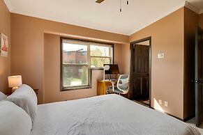 Mtn Views & Fireplace: Stunning Dillon Townhome!