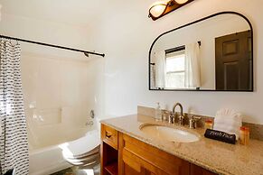 Mtn Views & Fireplace: Stunning Dillon Townhome!