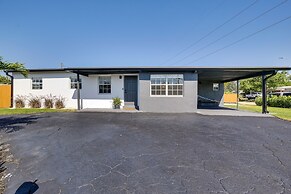 Fenced Yard + Hot Tub: Pompano Beach Vacation Home