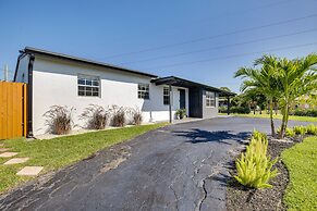 Fenced Yard + Hot Tub: Pompano Beach Vacation Home