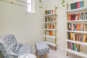 5 Mi to US Capitol: Washington DC Townhome