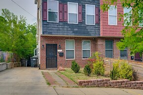 5 Mi to US Capitol: Washington DC Townhome
