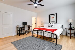 Charlotte Getaway w/ Yard - 3 Mi to Uptown!