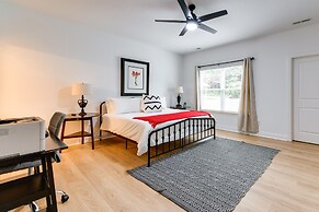 Charlotte Getaway w/ Yard - 3 Mi to Uptown!