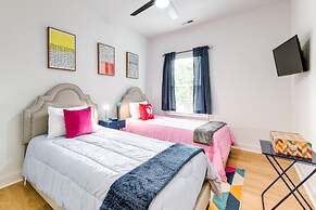 Charlotte Getaway w/ Yard - 3 Mi to Uptown!