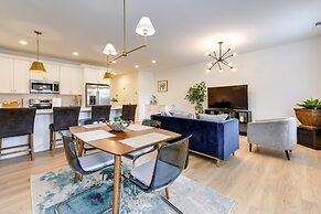 Charlotte Getaway w/ Yard - 3 Mi to Uptown!