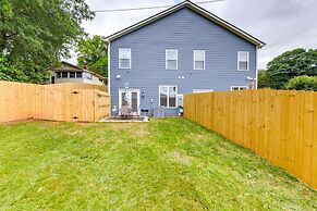 Charlotte Getaway w/ Yard - 3 Mi to Uptown!