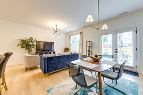 Charlotte Getaway w/ Yard - 3 Mi to Uptown!