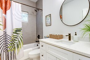 Charlotte Getaway w/ Yard - 3 Mi to Uptown!