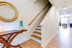 Charlotte Getaway w/ Yard - 3 Mi to Uptown!