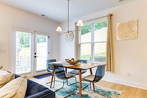 Charlotte Getaway w/ Yard - 3 Mi to Uptown!