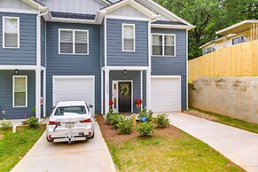 Charlotte Getaway w/ Yard - 3 Mi to Uptown!