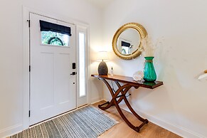 Charlotte Getaway w/ Yard - 3 Mi to Uptown!