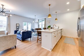 Charlotte Getaway w/ Yard - 3 Mi to Uptown!