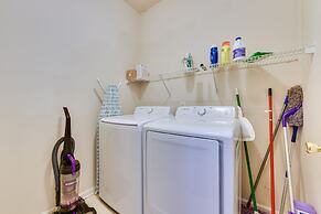 Charlotte Townhome w/ Deck: 18 Mi to Downtown!