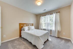 Charlotte Townhome w/ Deck: 18 Mi to Downtown!