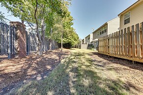 Charlotte Townhome w/ Deck: 18 Mi to Downtown!