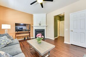 Charlotte Townhome w/ Deck: 18 Mi to Downtown!