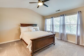 Charlotte Townhome w/ Deck: 18 Mi to Downtown!