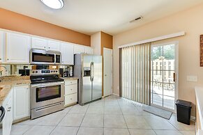 Charlotte Townhome w/ Deck: 18 Mi to Downtown!