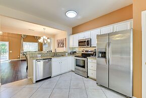 Charlotte Townhome w/ Deck: 18 Mi to Downtown!