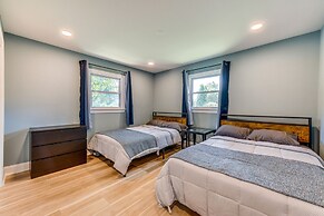 Charming Charlotte Home: 2 Mi to Downtown!