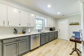 Charming Charlotte Home: 2 Mi to Downtown!