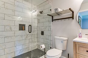 Charming Charlotte Home: 2 Mi to Downtown!