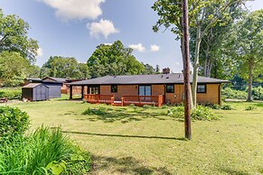 Charming Charlotte Home: 2 Mi to Downtown!