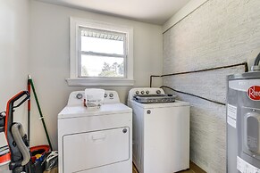 Charming Charlotte Home: 2 Mi to Downtown!