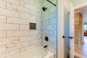 Charming Charlotte Home: 2 Mi to Downtown!