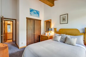 Vail Top-floor Condo w/ Deck & Mountain Views!