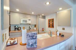 Vail Top-floor Condo w/ Deck & Mountain Views!