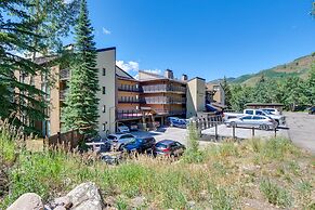 Vail Top-floor Condo w/ Deck & Mountain Views!
