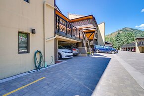 Vail Top-floor Condo w/ Deck & Mountain Views!