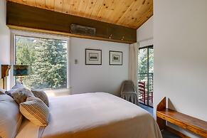 Vail Top-floor Condo w/ Deck & Mountain Views!